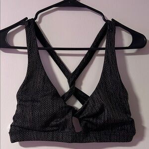 Elegant Black Crisscross Sports Bra